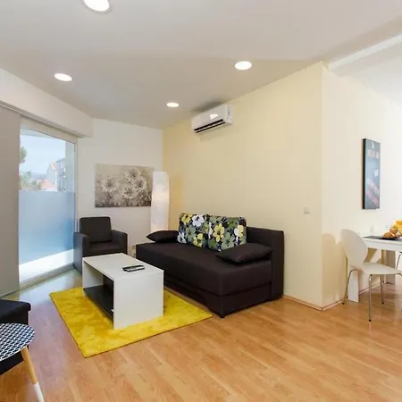 Midnight City - One Bedroom With Balcony Διαμέρισμα