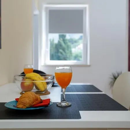 Διαμέρισμα Midnight City - One Bedroom With Balcony *