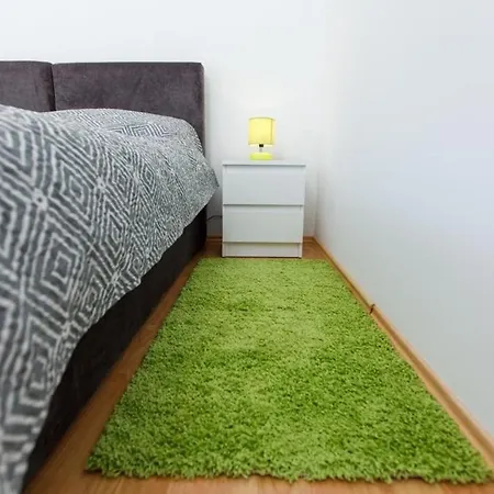 Midnight City - One Bedroom With Balcony Διαμέρισμα